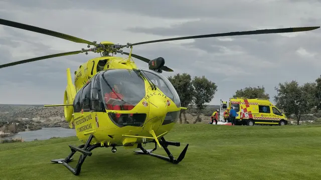 Evacuado eh helicóptero un motorista accidentado detrás del campo de golf de los Ángeles de San Rafael