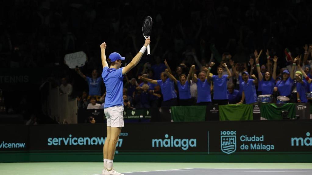 Jannik Sinner celebra la conquista de la Copa Davis para Italia en el Martín Carpena.