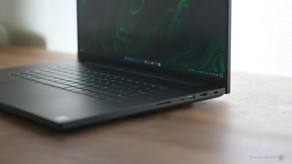 Conexiones del Razer Blade 18