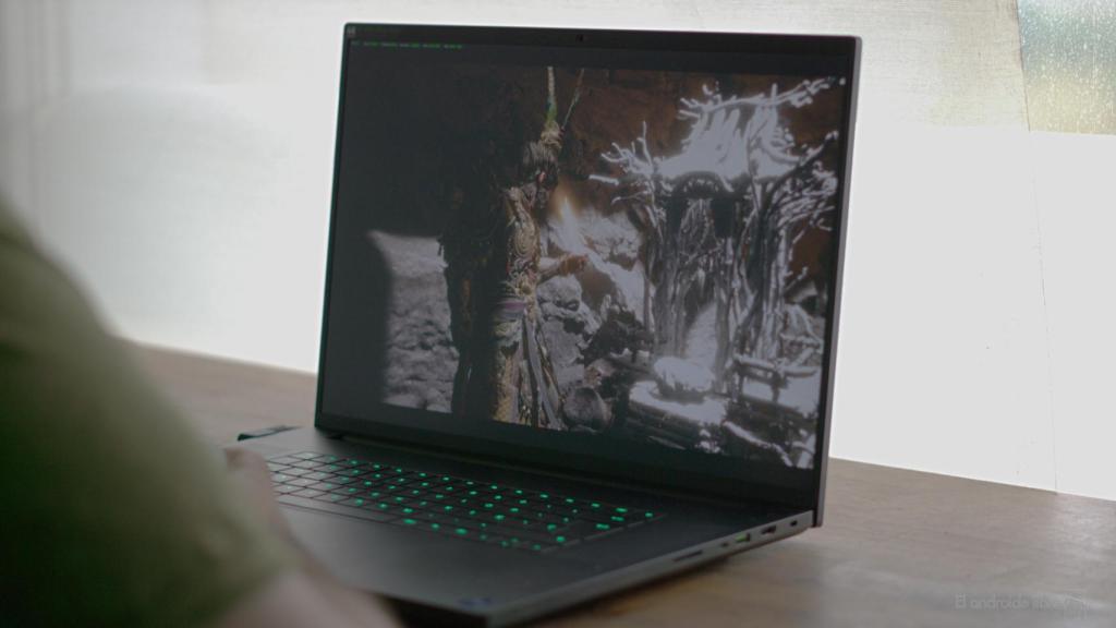 Jugando en el Razer Blade 18