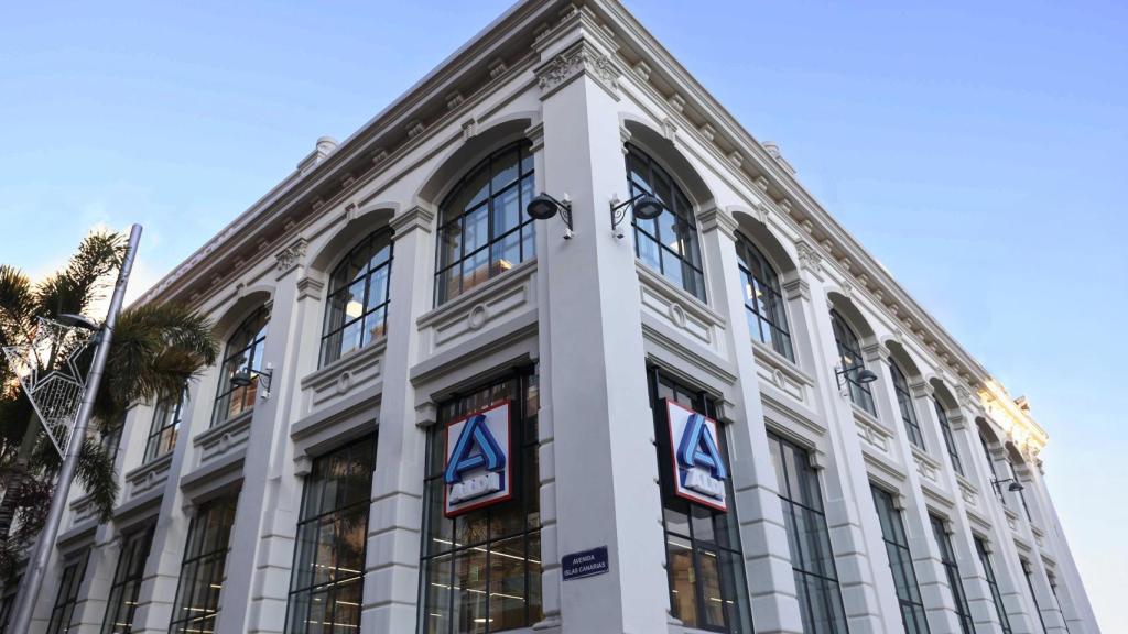 Tienda de Aldi en Santa Cruz de Tenerife ubicada en la histórica fábrica y cine Victoria.