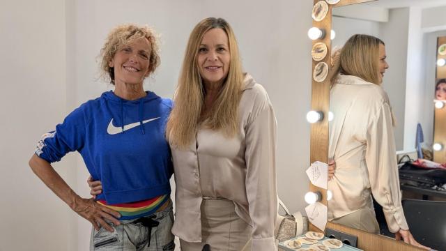 Carmen Conesa y Marta Valverde, en su camerino.