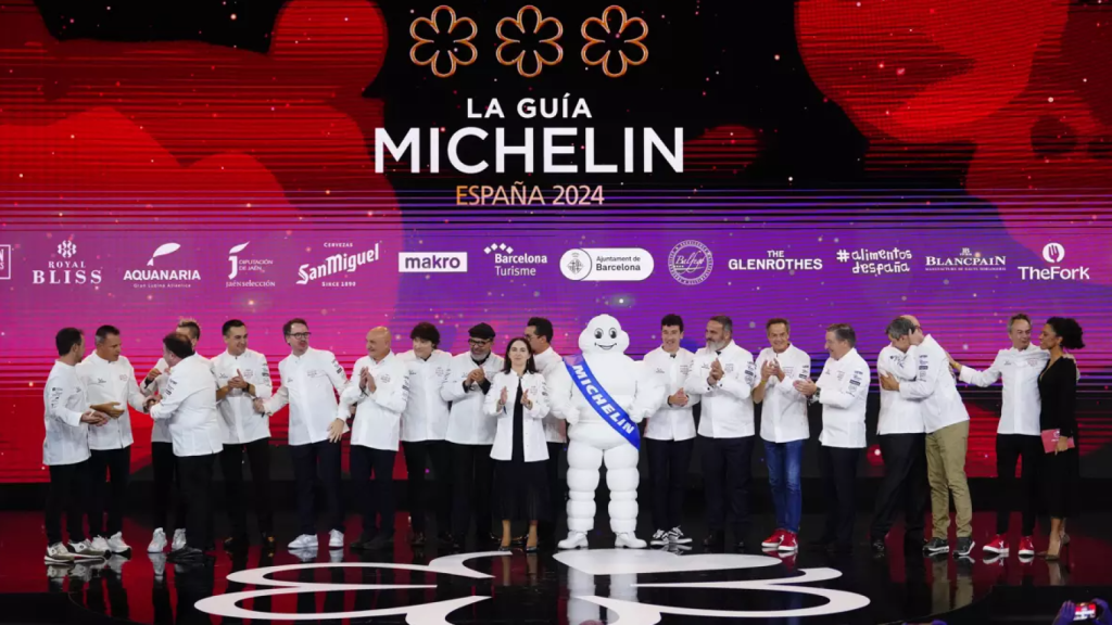 Una imagen de todos los cocineros con 3 estrellas Michelin en la gala de 2024.