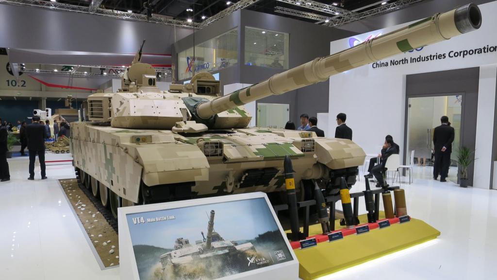 Tanque VT-4 chino en una exposición IDEX de 2017.