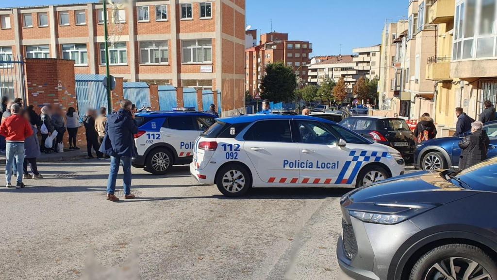 La Policía controla el acceso en el colegio de Burgos