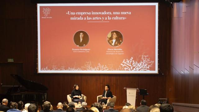 Susana Rodríguez, CEO de Cantabria Labs, y Elena Mantilla asesora de desarrollo de negocio.