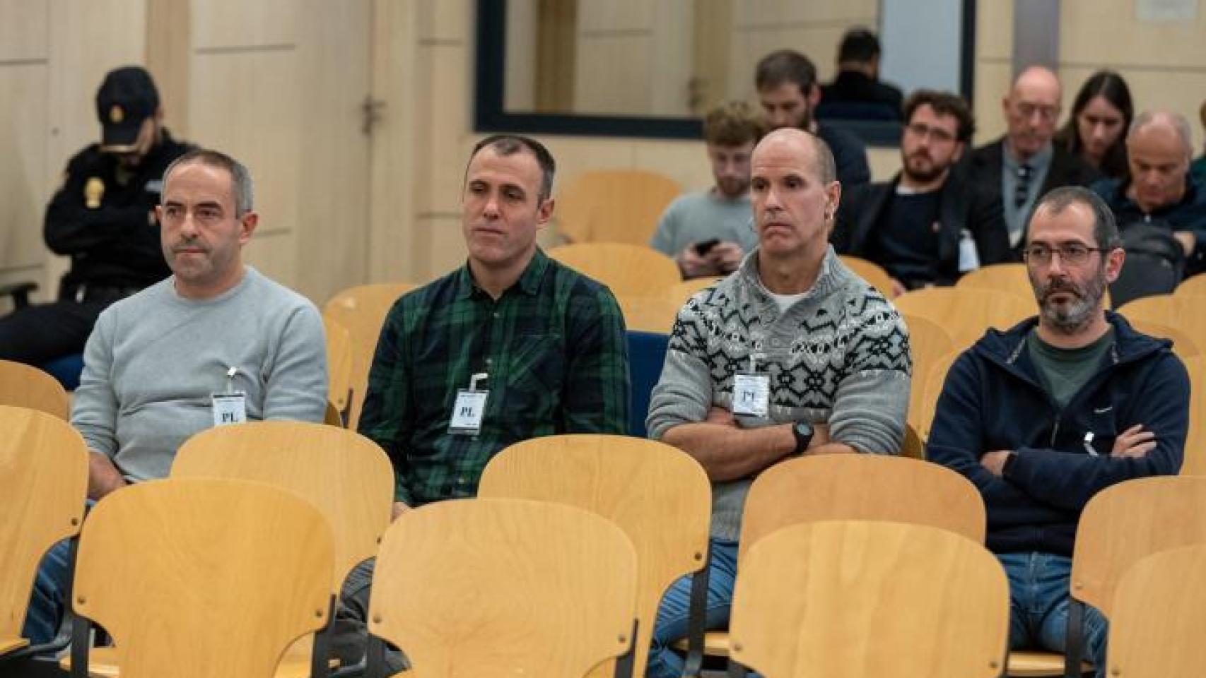 Los cuatro etarras condenados, Patxi Xabier Makazaga, Jon Zubiaurre, Imanol Miner y Asier García, en la Audiencia Nacional, durante el juicio.