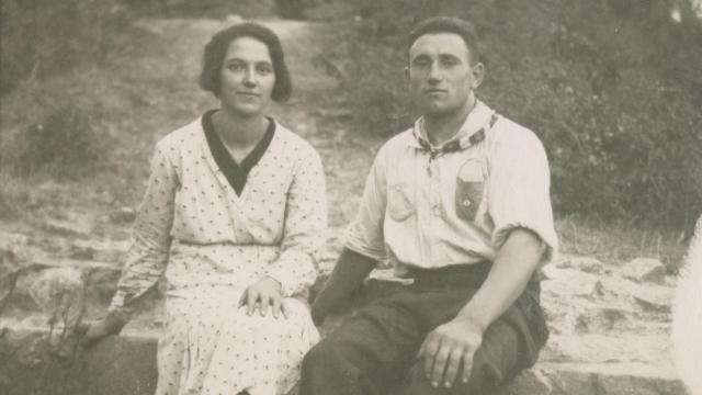 Mateo y Josefina de novios durante las fiestas de Mañeru, en 1933.