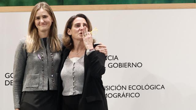 Teresa Ribera pasa la cartera de Transición Ecológica a Sara Aagesen, nueva vicepresidenta tercera y ministra del ramo.