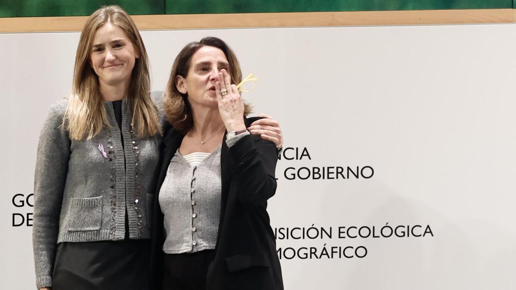 Teresa Ribera pasa la cartera de Transición Ecológica a Sara Aagesen, nueva vicepresidenta tercera y ministra del ramo.