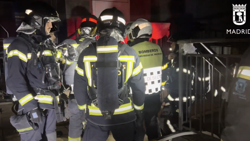 Los bomberos en el barrio de San Blas.