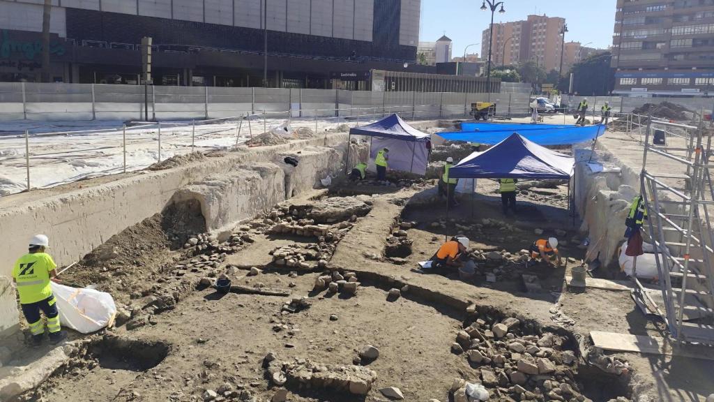 Imagen de las excavaciones arqueológicas desarrolladas junto a El Corte Inglés de Málaga.