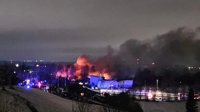 El accidente ha provocado un incendio en el bloque de viviendas donde se ha estrellado la aeronave.