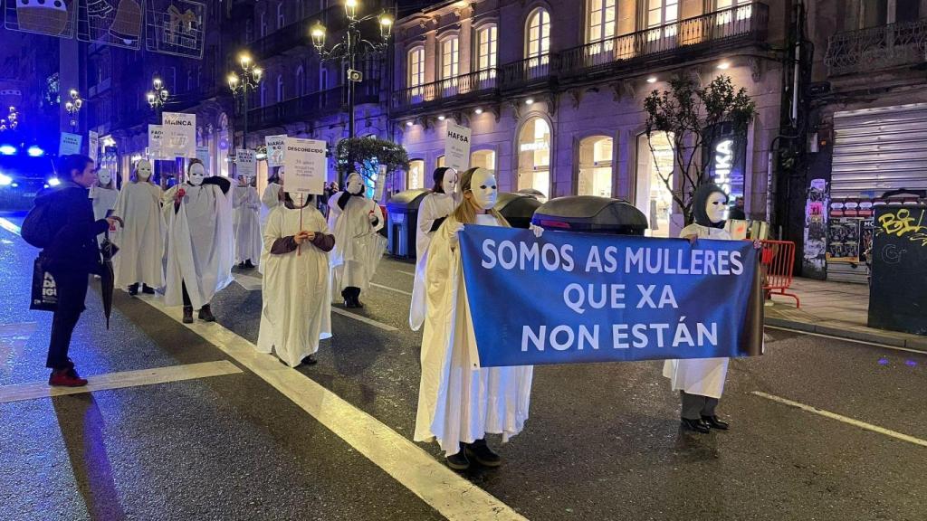 Colectivo Somos elas en la manifestación por el 25-N en Vigo.