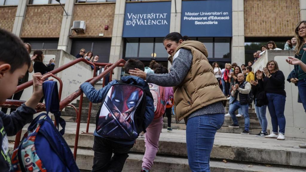 Alumnos de Massanassa reanudan las clases en la Escuela de Magisterio de Valencia. Rober Solsona / Europa Press