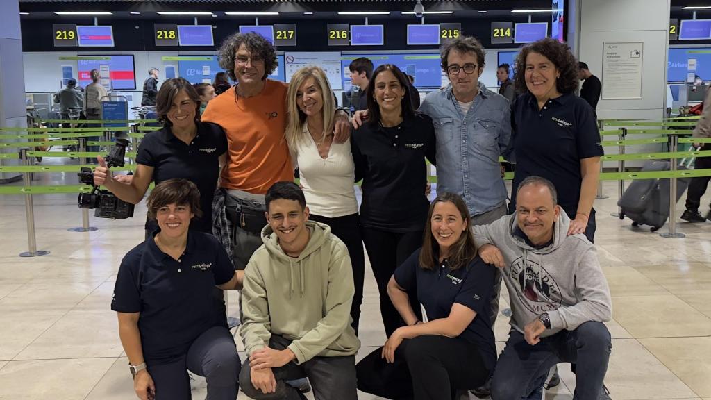 El equipo del Reto Pelayo Vida al completo, ya en el aeropuerto.