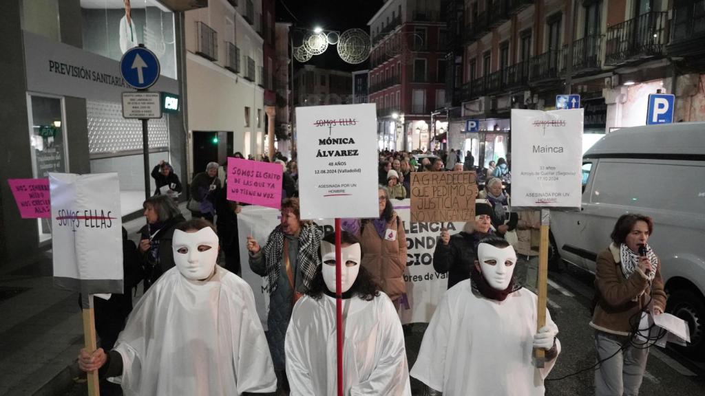 Miles de personas se manifiestan en Valladolid por el Día Intercional de la Eliminación de la Violancia Contra las Mujeres.