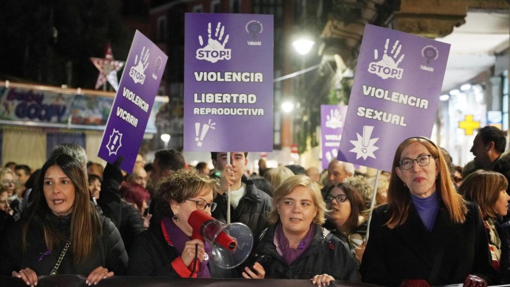 Miles de personas se manifiestan en Valladolid por el Día Intercional de la Eliminación de la Violancia Contra las Mujeres.