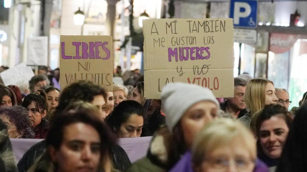 Miles de personas se manifiestan en Valladolid por el Día Intercional de la Eliminación de la Violancia Contra las Mujeres.