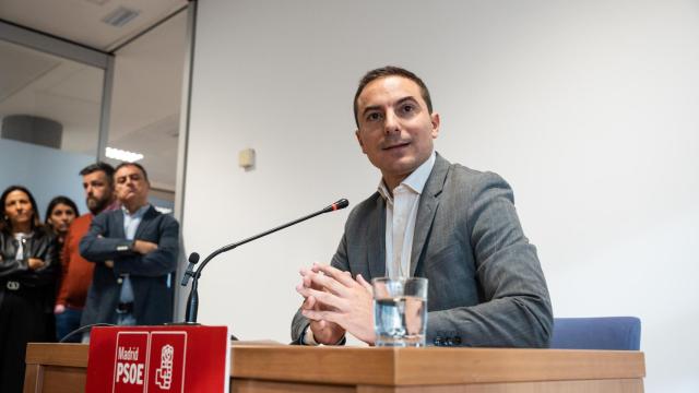 Juan Lobato, durante su comparecencia.