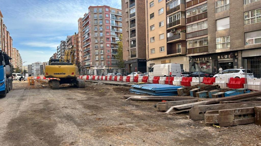 Avenida Navarra, en el barrio de Delicias de Zaragoza, en obras.