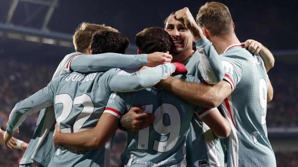 El Atlético de Madrid celebra el gol de Julián Álvarez ante el Sparta de Praga.