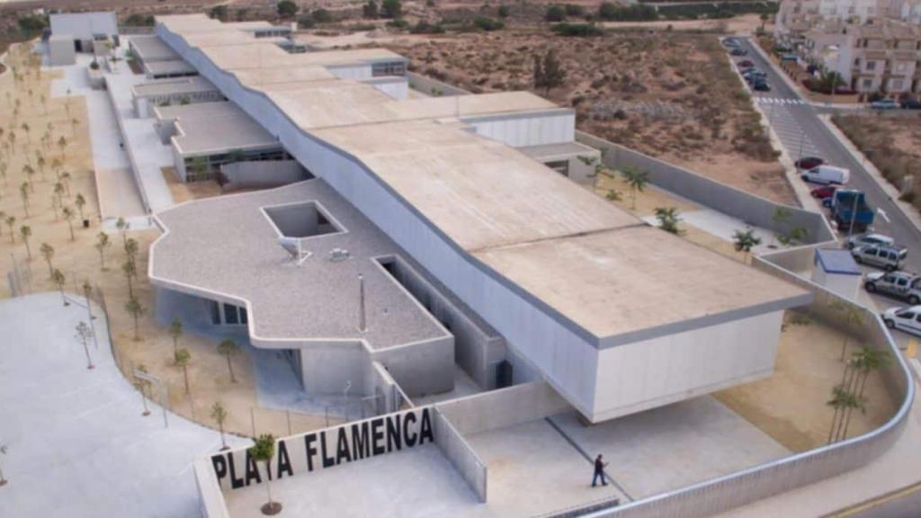 Una vista aérea del IES Playa Flamenca, el centro educativo de Orihuela Costa en el que estaban matriculados Cloe y 'El Rayo'.