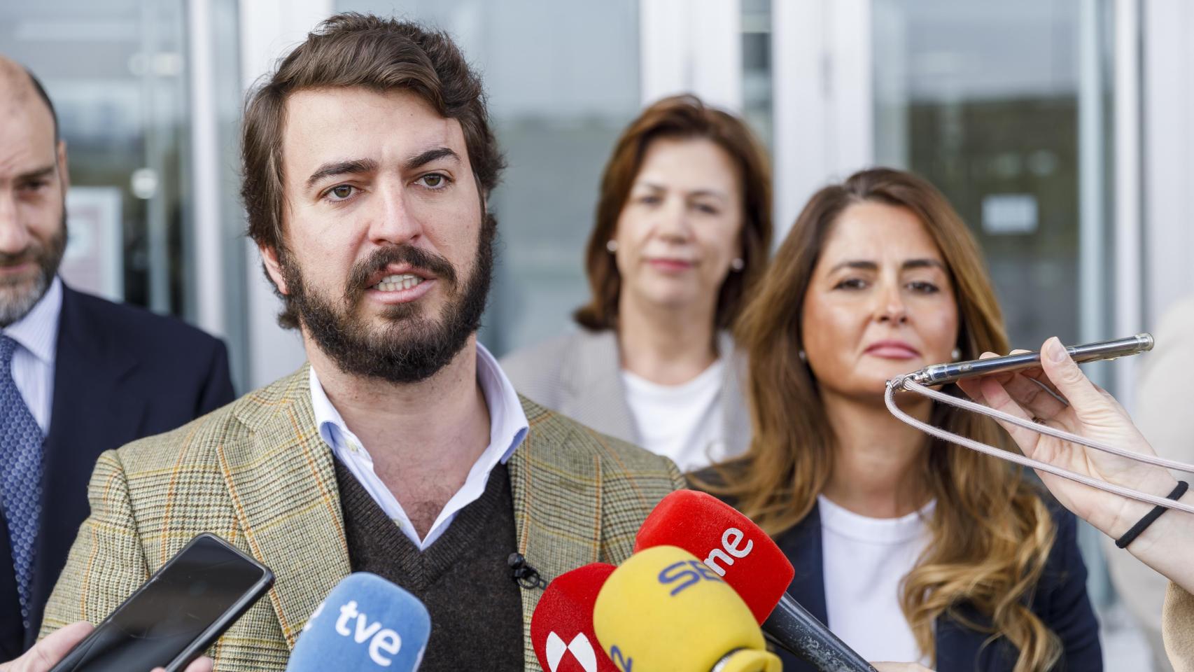 El portavoz de Vox, Juan García-Gallardo, durante su visita a Segovia de este lunes