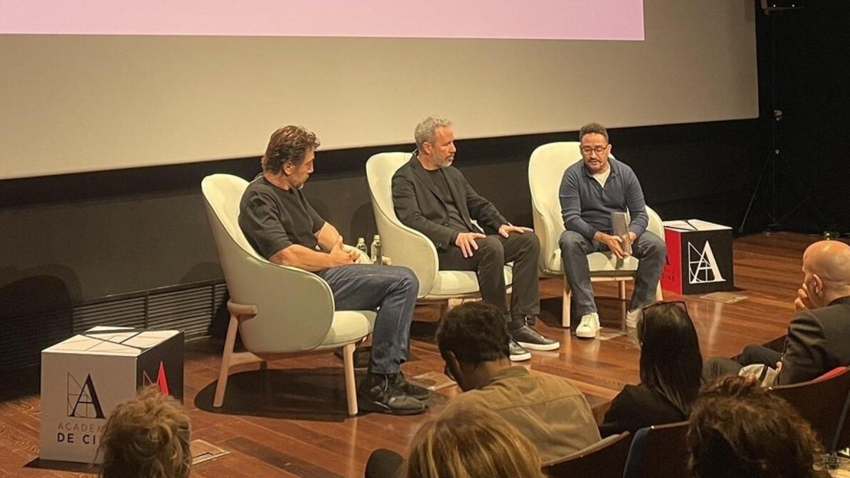 Javier Bardem, Denis Villeneuve y J.A. Bayona, en la Academia de Cine. Foto:  Alberto Ortega / Academia de Cine