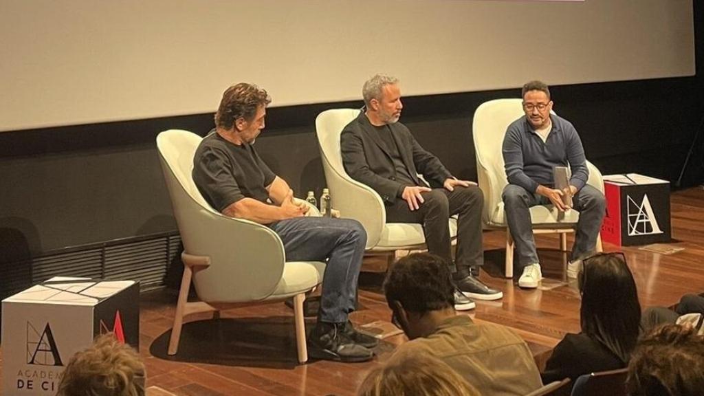 Javier Bardem, Denis Villeneuve y J.A. Bayona, en la Academia de Cine. Foto:  Alberto Ortega / Academia de Cine