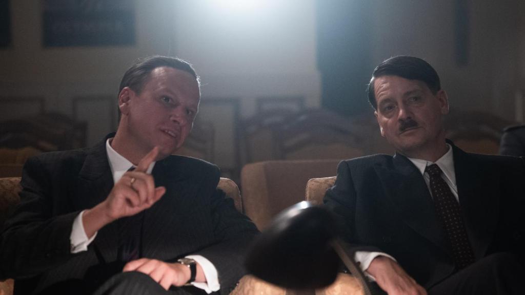 Robert Stadlober como Joseph Goebbels y Fritz Karl como Adolf Hitler en 'El ministro de propaganda'.