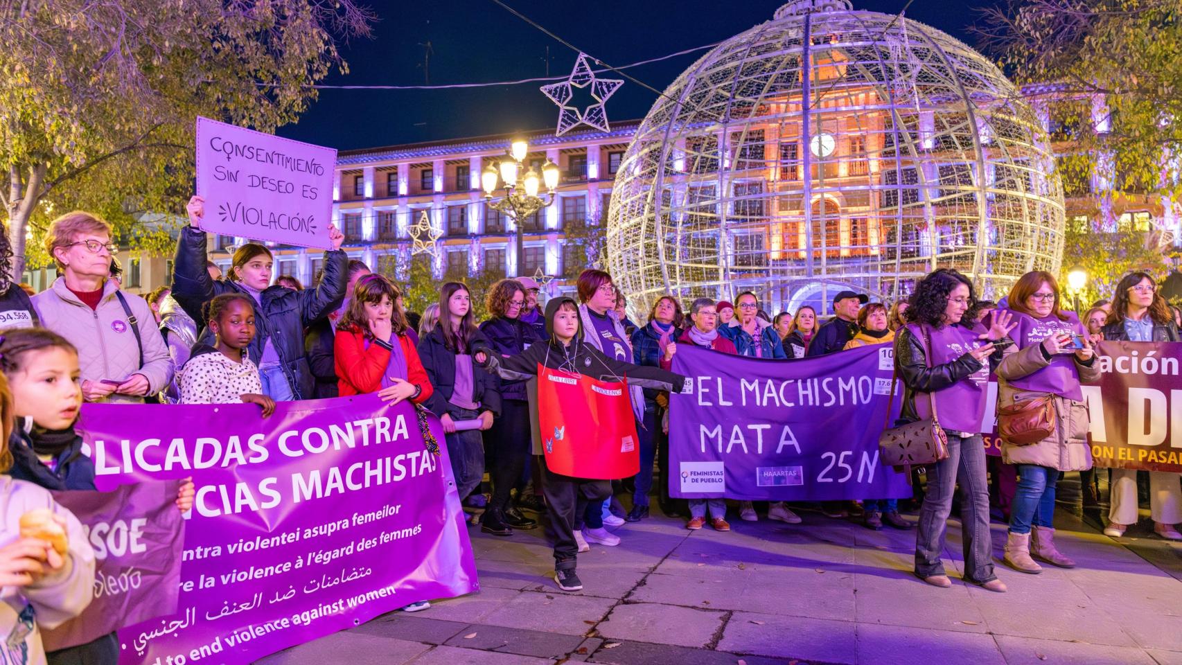 Centenares de personas recorren las calles de Toledo en la marcha de la Plataforma 8M contra la violencia machista