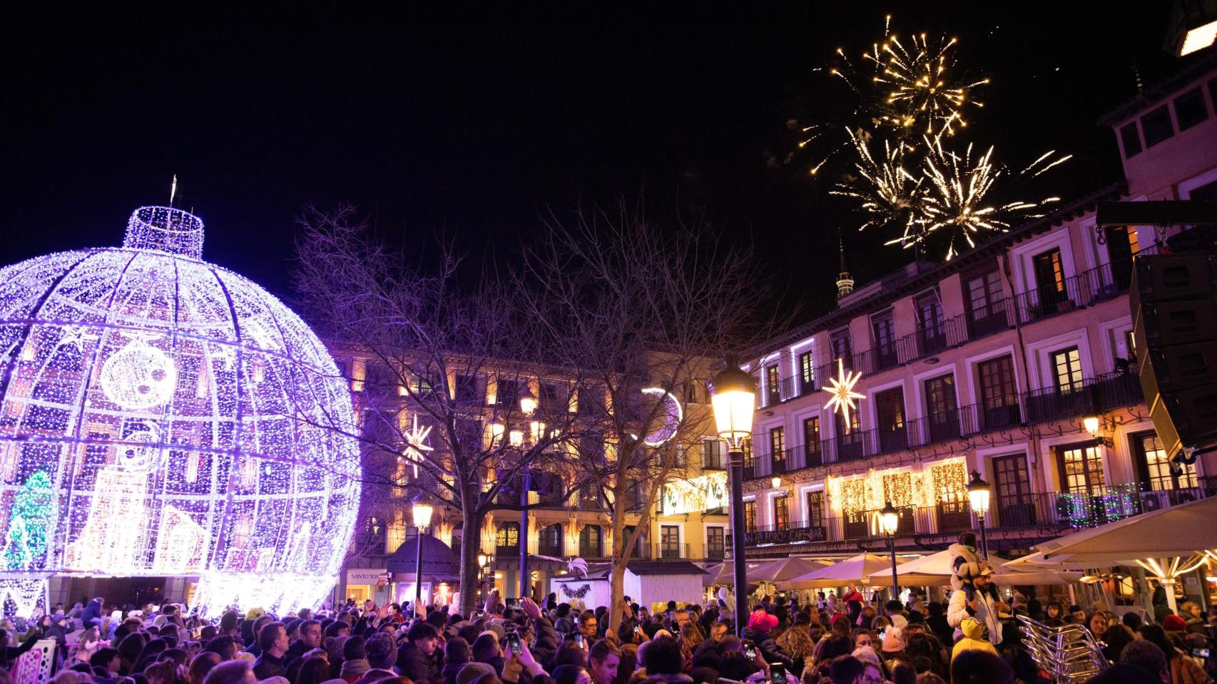 La plaza de Zocodover de Toledo, iluminada por Navidad en 2023.