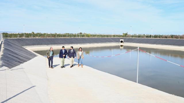 Fernando López Miras (centro derecha) y el alcalde de San Javier, José Miguel Luengo (centro izquierda) inauguran los nuevos colectores pluviales del municipio.