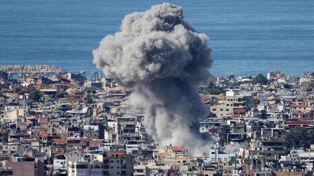 Ataque israelí contra Líbano este martes, horas antes de la reunión en la que se aprobará un alto el fuego.