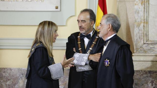 La presidenta del Tribunal Supremo, Isabel Perelló, junto al candidato a presidir la Sala de lo Contencioso-Administrativo, Pablo Lucas, y Manuel Marchena, que el próximo diciembre termina su mandato como presidente de la Sala Penal.