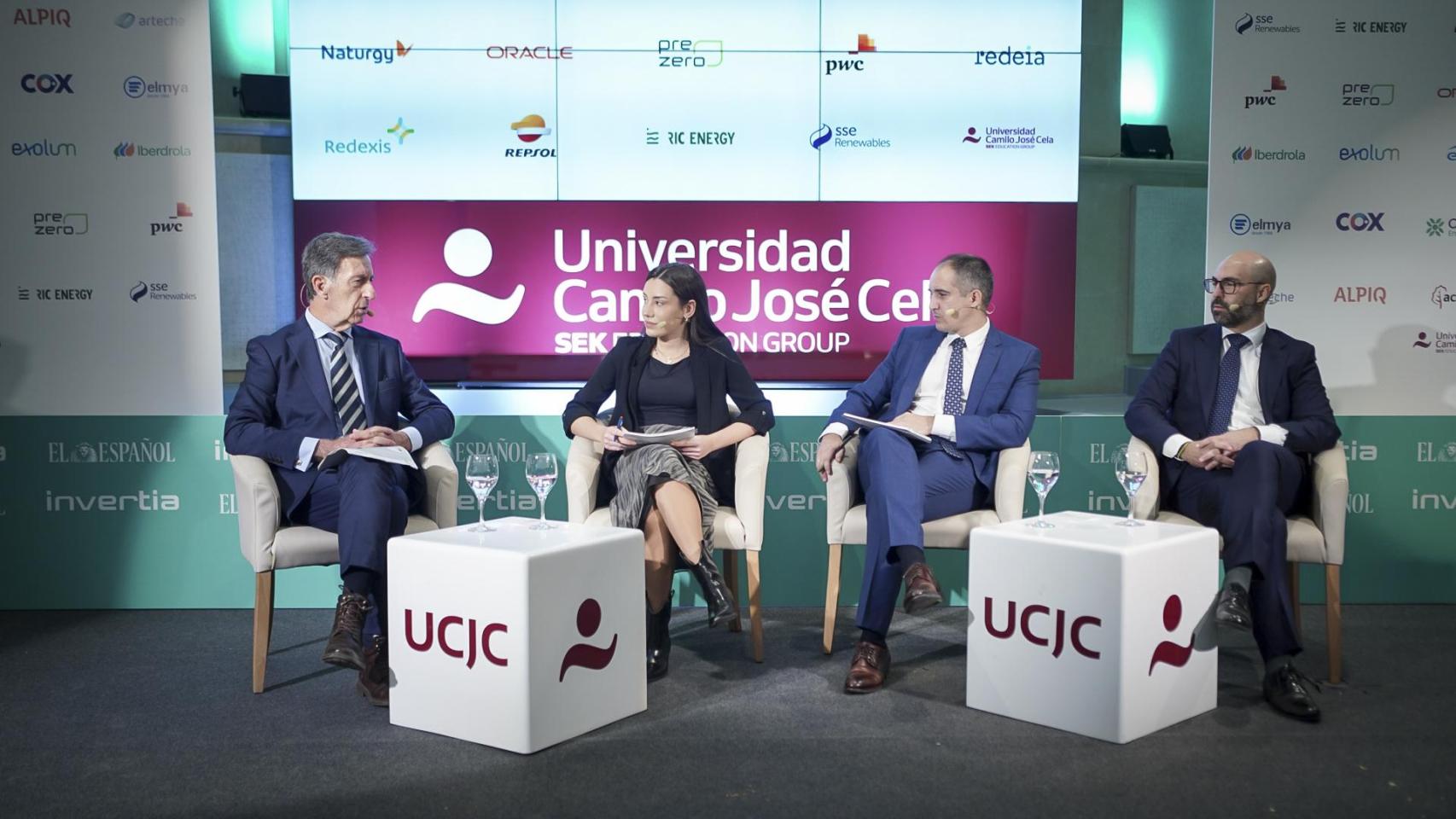 Luis Villar, analista y experto en mercado eléctrico; Alba Pérez, redactora de Invertia;  Fabián Pérez, director general de Cox Energía Comercializadora España,  y Jaime Yrazusta, director de Energía y Sostenibilidad de BBVA España.