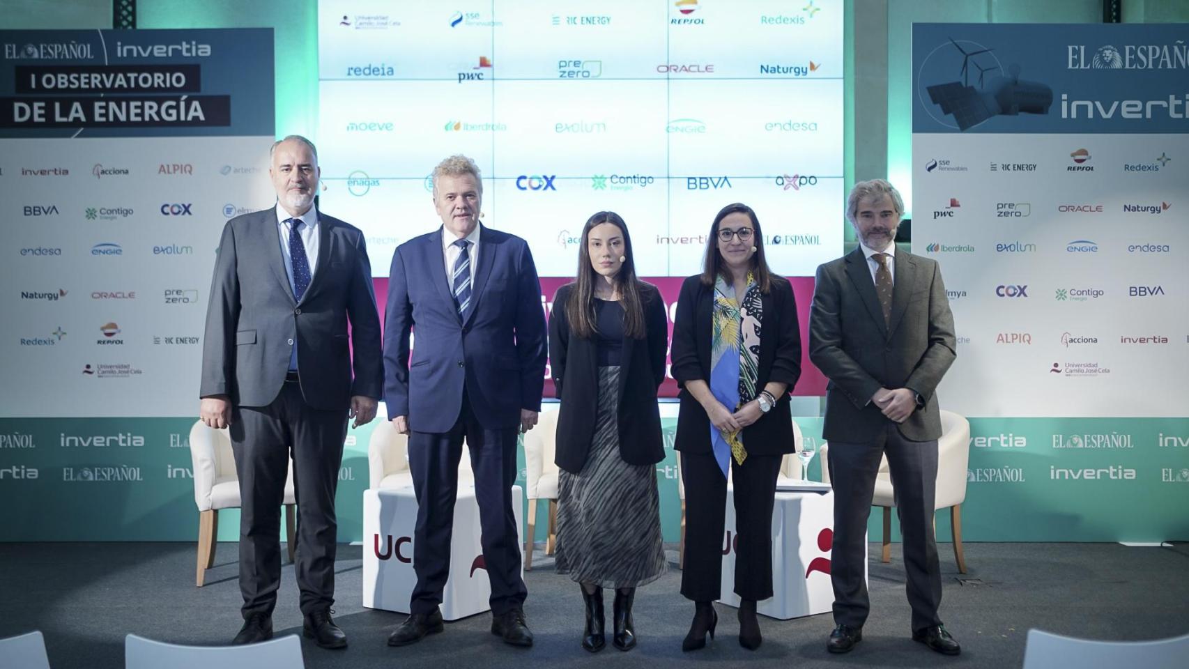 Miguel Mayrata, director de Redexis Renovables, José Luis Gil, director general de Gases Renovables de Naturgy , Alba Pérez, redactora de Invertia, Ruth Rivero, jefa de Proyectos Estratégicos de Biometano de PreZero y Jacobo Canseco, director de Green Energy de Axpo Iberia en el I Observatorio de la Energía de EL ESPAÑOL e Invertia.