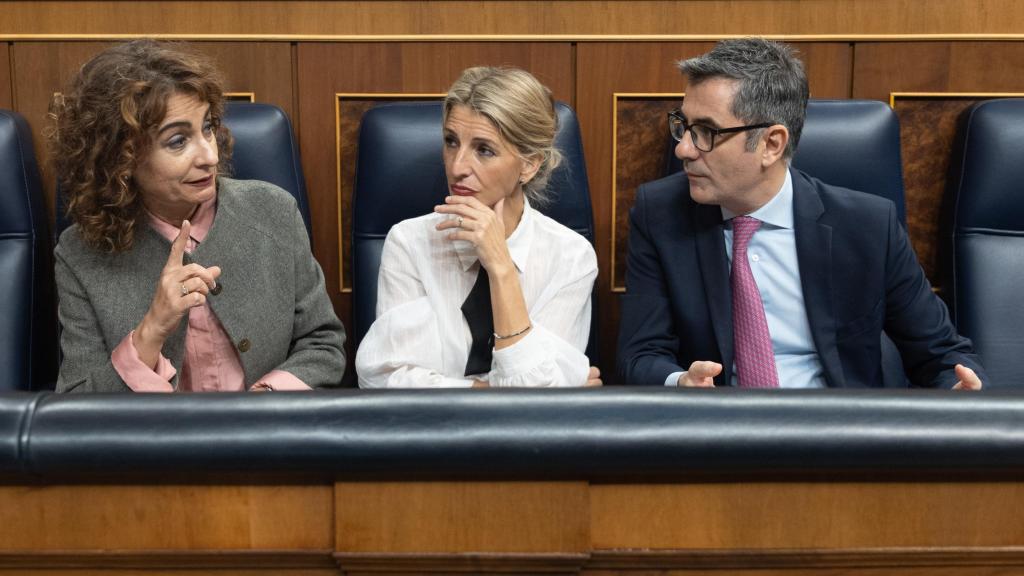 Yolanda Díaz junto a María Jesús Montero y Félix Bolaños.