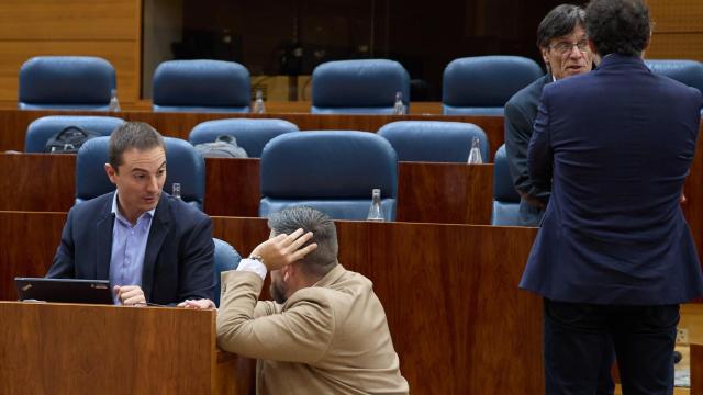 El portavoz del grupo parlamentario Socialista de la Asamblea de Madrid, Juan Lobato, durante un pleno en la Asamblea de Madrid.