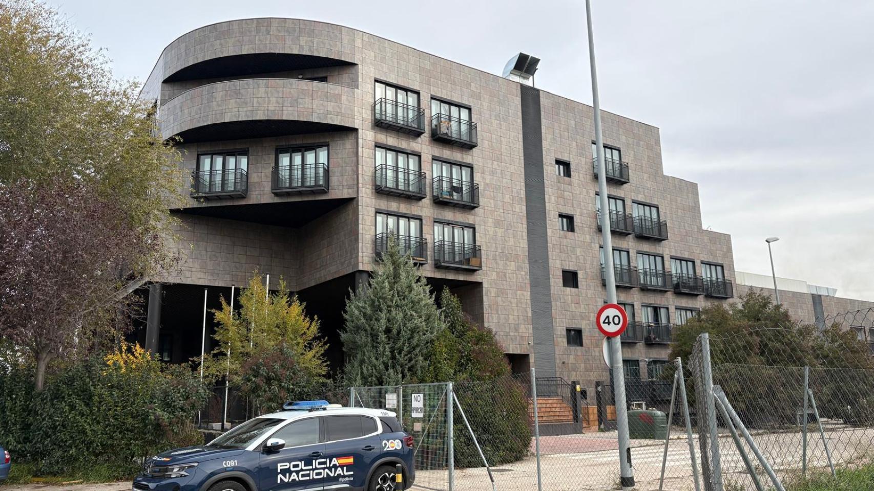 Detienen en Barcelona al joven que asesinó a puñaladas a un aficionado de fútbol en el hotel okupa de San Blas