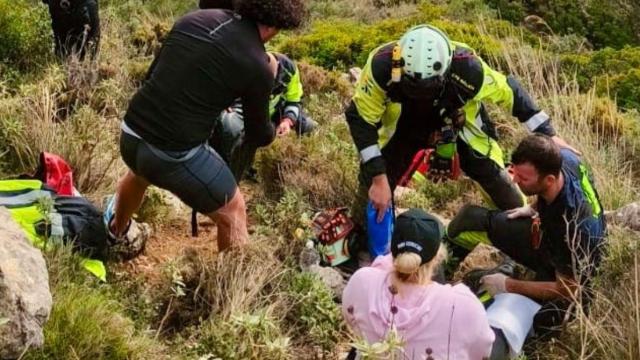 Imagen del rescate de la mujer herida en Gaucín.