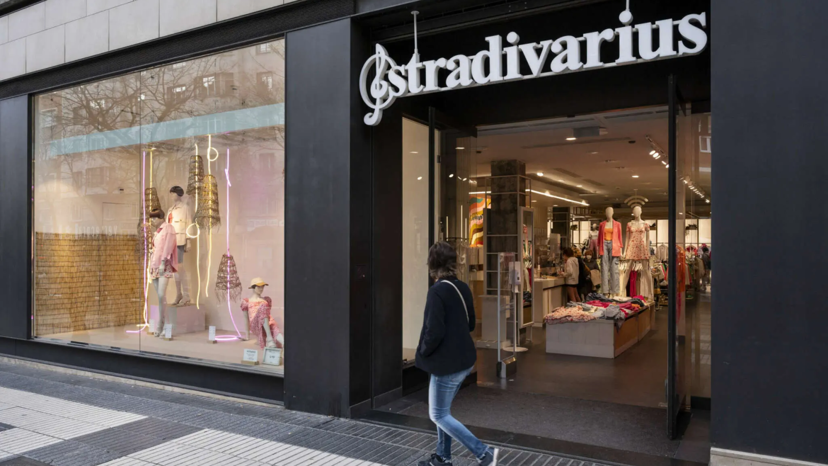 Fachada Stradivarius.