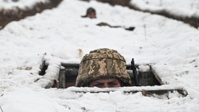 Un soldado ucraniano, durante un ejercicio militar en Chernihiv.