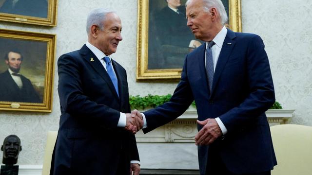 El presidente estadounidense Joe Biden se reúne con el primer ministro israelí Benjamin Netanyahu en una foto de archivo.