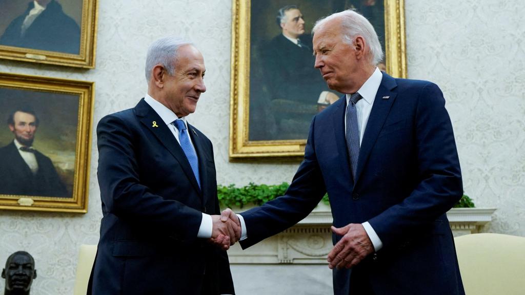 El presidente estadounidense Joe Biden se reúne con el primer ministro israelí Benjamin Netanyahu en una foto de archivo.