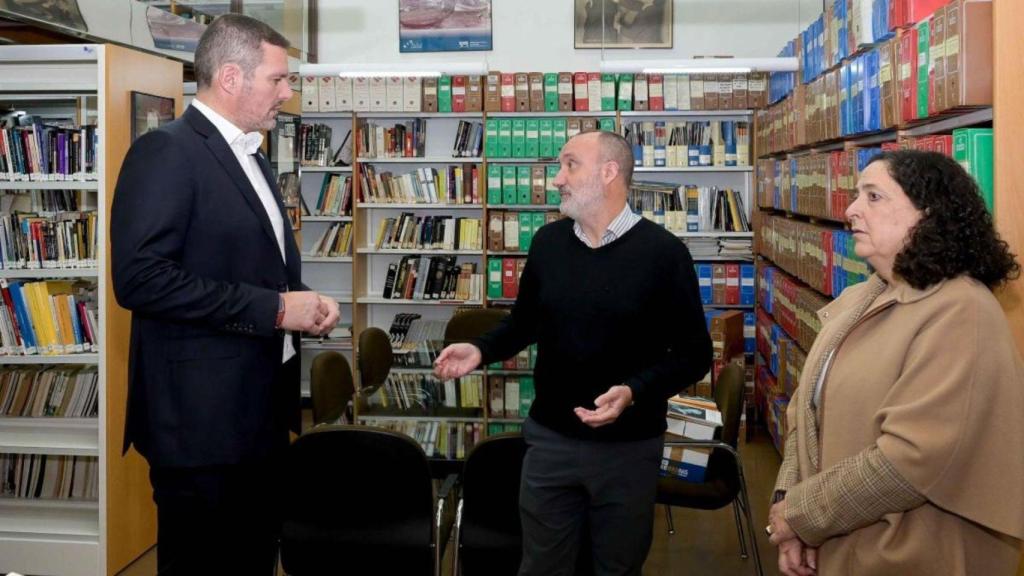 El conselleiro de Cultura, José López Campos, con el nuevo director de la Filmoteca de Galicia, Jaime Pena.