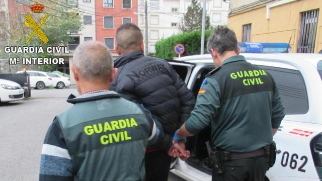 Detención del hombre que robó en Sanxenxo 400 euros en propinas.