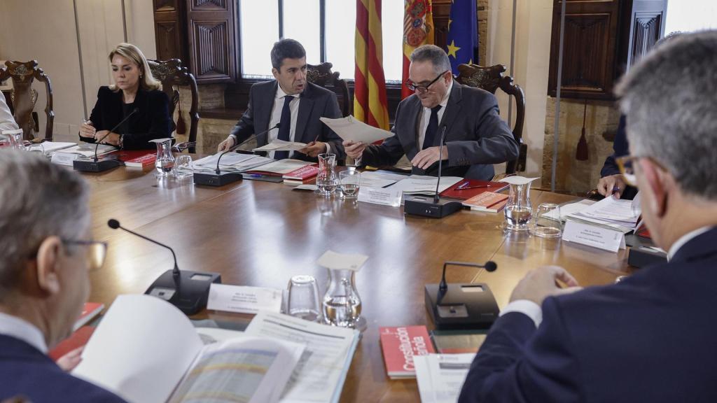 Mazón preside el pleno del Consell tras la toma de posesión de los nuevos consellers