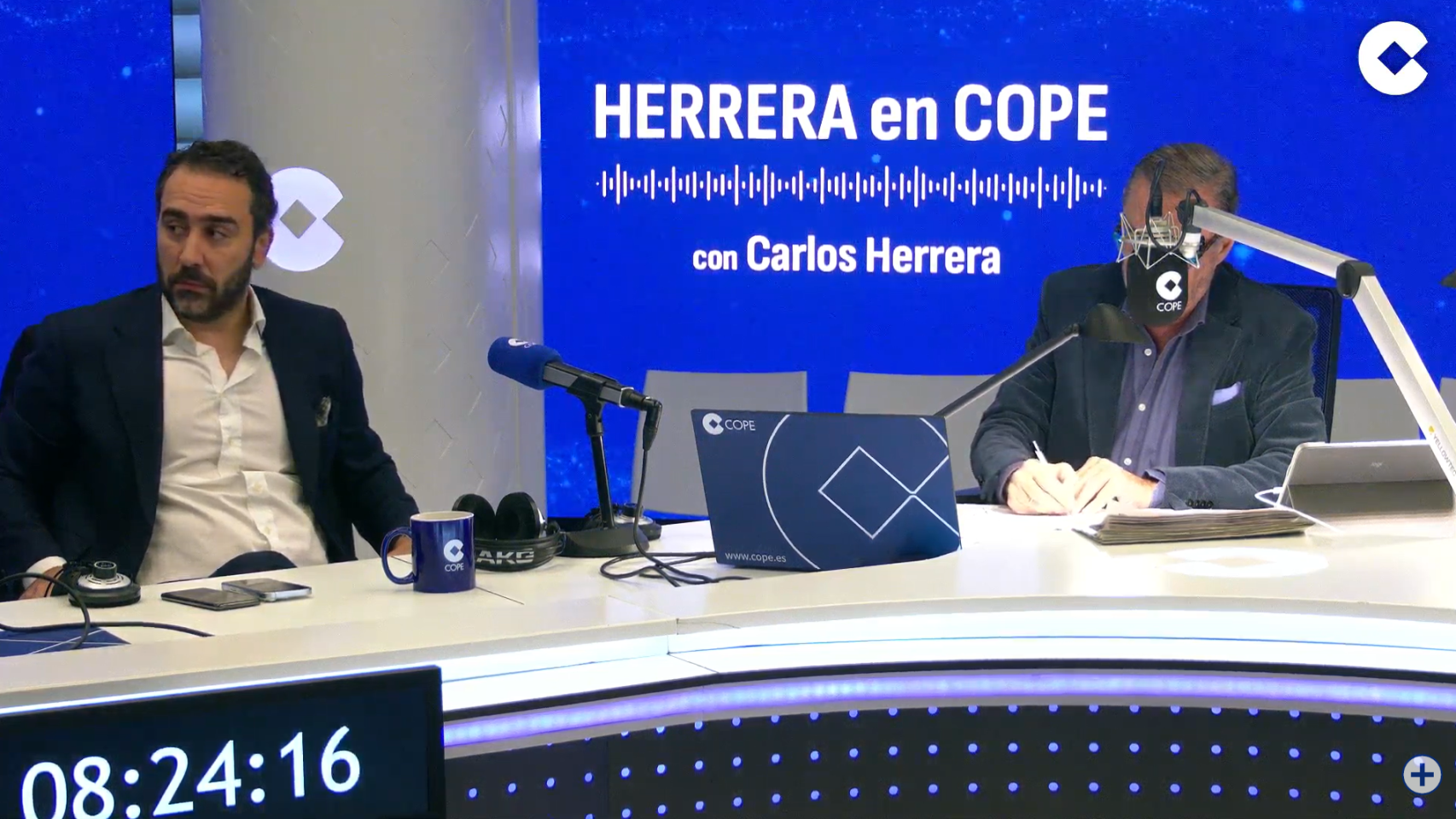 A la izquierda de la imagen, el empresario Víctor de Aldama, presunto comisionista del 'caso Koldo' y cabecilla de la 'trama del fuel'.